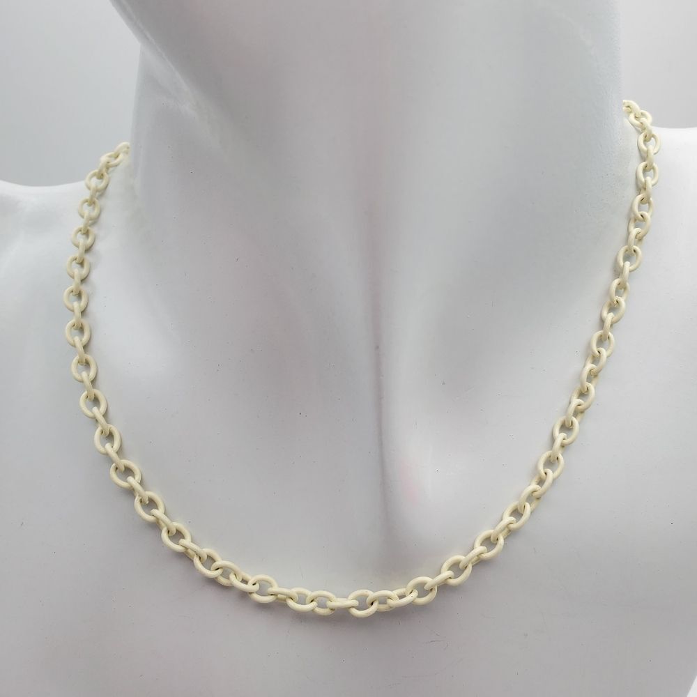 The unknown‎ author white chain lace necklace